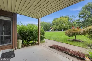 5803 Royal Ridge Dr, Springfield, VA 22152 - Photo 5
