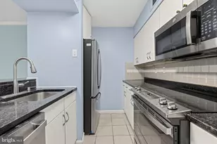 5803 Royal Ridge Dr, Springfield, VA 22152 - Photo 17