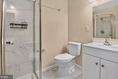 7988 Tyson Oaks Circle, Vienna, VA 22182 - Photo 9