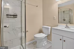 7988 Tyson Oaks Cir, Vienna, VA 22182 - Photo 9
