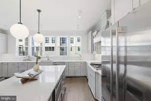 12558 Oviation Dr, Fairfax, VA 22033 - Photo 13