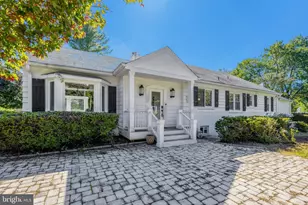 756 Applewood Ln, Great Falls, VA 22066 - Photo 3