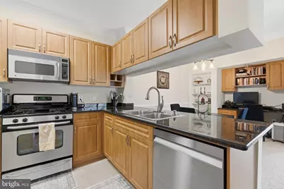 4415 Weatherington Lane #404, Fairfax, VA 22030 - Photo 5