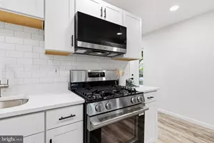 11586 Red Leaf Ct, Reston, VA 20191 - Photo 9
