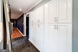 7679 Green Garland Dr, Springfield, VA 22153 - Photo 9