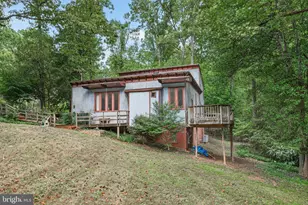 10708 Meadowood Dr, Vienna, VA 22181 - Photo 1