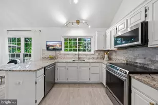 9030 Chestnut Ridge Rd, Fairfax Station, VA 22039 - Photo 15
