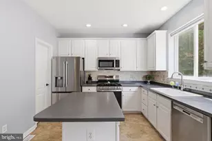 13002 Park Crescent Cir, Herndon, VA 20171 - Photo 11