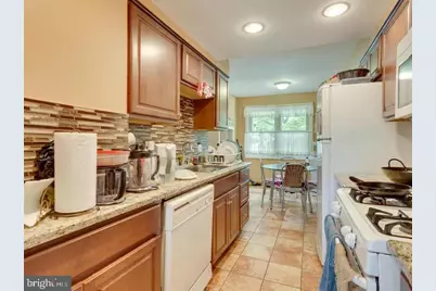 9902 Lakepointe Drive, Burke, VA 22015 - Photo 7