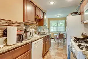 9902 Lakepointe Dr, Burke, VA 22015 - Photo 7