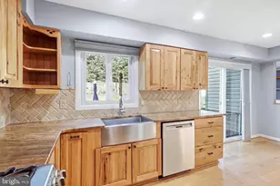 4111 Meadow Hill Ln, Fairfax, VA 22033 - Photo 13