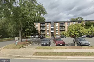 9733 Kings Crown Ct, Fairfax, VA 22031 - Photo 1