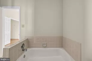 7427 Salford Ct, Alexandria, VA 22315 - Photo 9