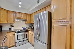 1369 Garden Wall Cir, Reston, VA 20194 - Photo 9