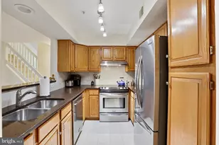 1369 Garden Wall Cir, Reston, VA 20194 - Photo 7
