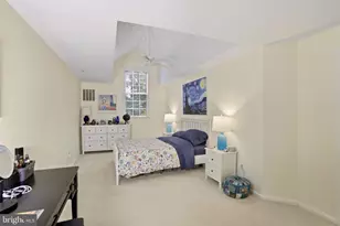 1369 Garden Wall Cir, Reston, VA 20194 - Photo 17