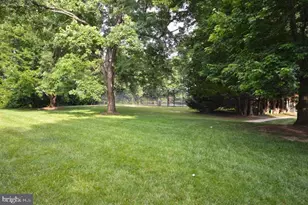 9847 Oakdale Woods Ct, Vienna, VA 22181 - Photo 21