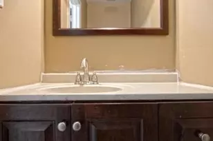 9847 Oakdale Woods Ct, Vienna, VA 22181 - Photo 11