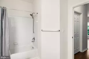 1511 N N Point Dr, Reston, VA 20194 - Photo 17