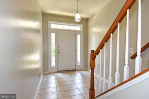 7810 Locust Leaf Ln, Alexandria, VA 22315 - Photo 3