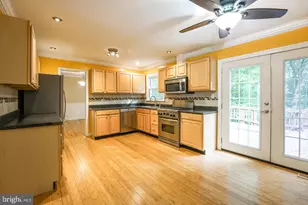 7212 Hadlow Dr, Springfield, VA 22152 - Photo 3