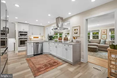 515 Woodland Court NW, Vienna, VA 22180 - Photo 5