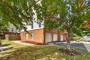 5326 Rosemallow Cir, Centreville, VA 20120 - Photo 3