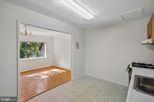 1671 Parkcrest Cir, Reston, VA 20190 - Photo 13