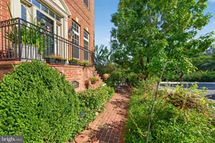 7202 Gray Heights Ct, Alexandria, VA 22315 - Photo 5