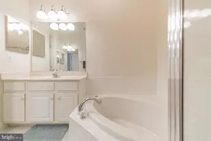 11431 Log Ridge Dr, Fairfax, VA 22030 - Photo 5