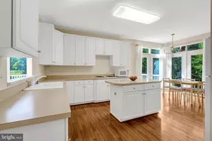 3022 Rosemoor Ln, Fairfax, VA 22031 - Photo 13