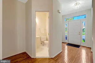 3022 Rosemoor Ln, Fairfax, VA 22031 - Photo 3