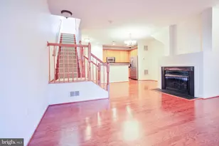 4479 Beacon Grove Cir, Fairfax, VA 22033 - Photo 3