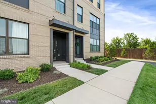 14350 Yesler Ave, Chantilly, VA 20151 - Photo 9