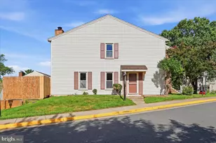 13831 Claret Ct, Chantilly, VA 20151 - Photo 5