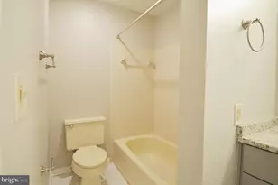 6920 Mary Caroline Cir, Alexandria, VA 22310 - Photo 15