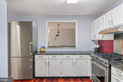 9925 Oakton Terrace Road, Oakton, VA 22124 - Photo 11