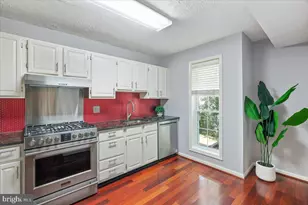 9925 Oakton Terrace Rd, Oakton, VA 22124 - Photo 9
