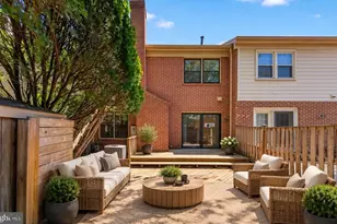 4867 Carriagepark Rd, Fairfax, VA 22032 - Photo 5