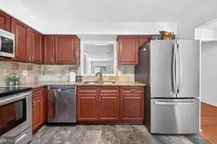 4867 Carriagepark Rd, Fairfax, VA 22032 - Photo 9