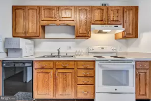2300 Pimmit Dr, Falls Church, VA 22043 - Photo 9
