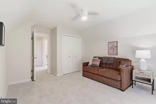 11800 Briar Mill Ln, Reston, VA 20194 - Photo 31
