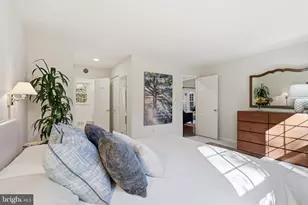 11800 Briar Mill Ln, Reston, VA 20194 - Photo 25