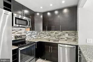 5749 Burke Towne Ct, Burke, VA 22015 - Photo 11