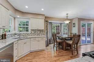 3198 Kinross Cir, Herndon, VA 20171 - Photo 7