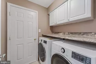 3198 Kinross Cir, Herndon, VA 20171 - Photo 17