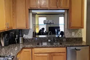1587 Leeds Castle Dr, Vienna, VA 22182 - Photo 3