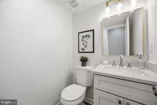 10342 Granite Creek Ln, Oakton, VA 22124 - Photo 13