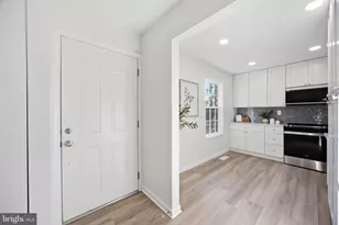 10342 Granite Creek Ln, Oakton, VA 22124 - Photo 5