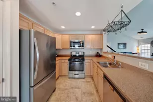 11575 Cavalier Landing Ct, Fairfax, VA 22030 - Photo 19